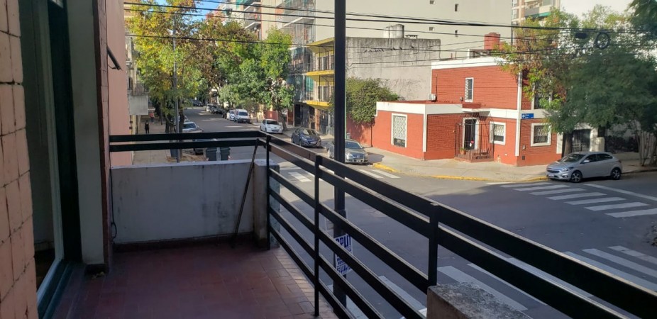 Dpto. 2 ambientes al frente con balcon