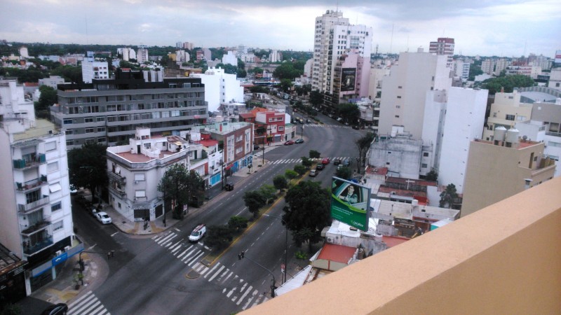 Dpto. mono ambiente amplio con balcon y vista abierta Centro de Saavedra.